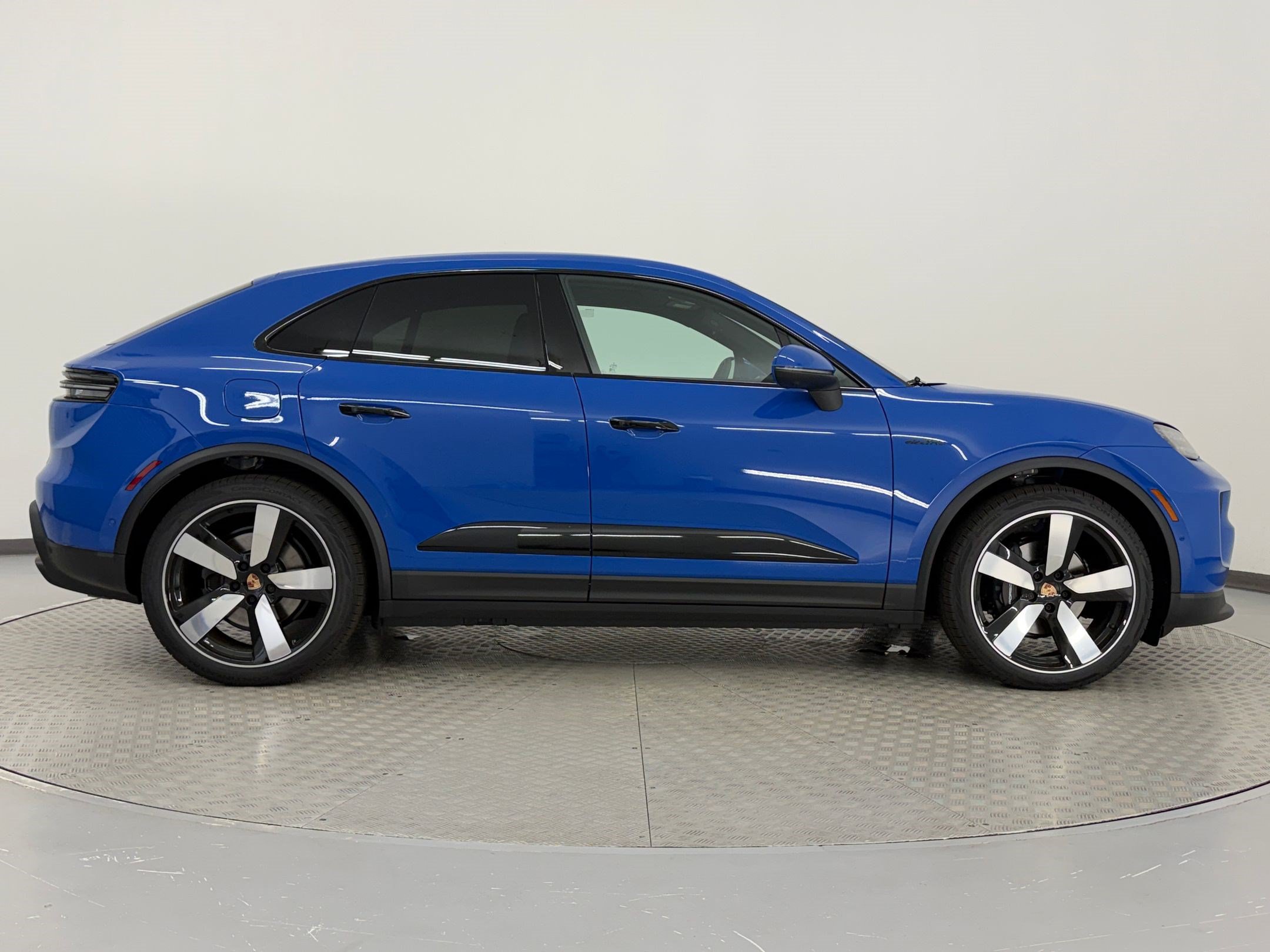 New 2026 Porsche Macan 4 Electric AWD/4WD image 8