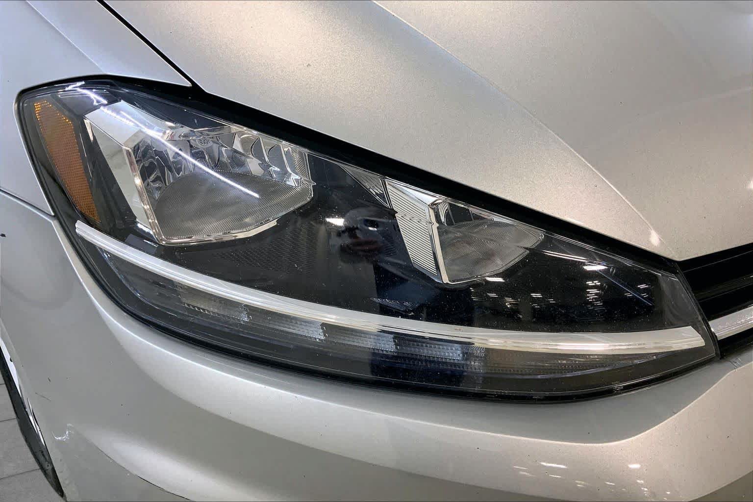 Used 2018 Volkswagen Golf SE FWD image 27