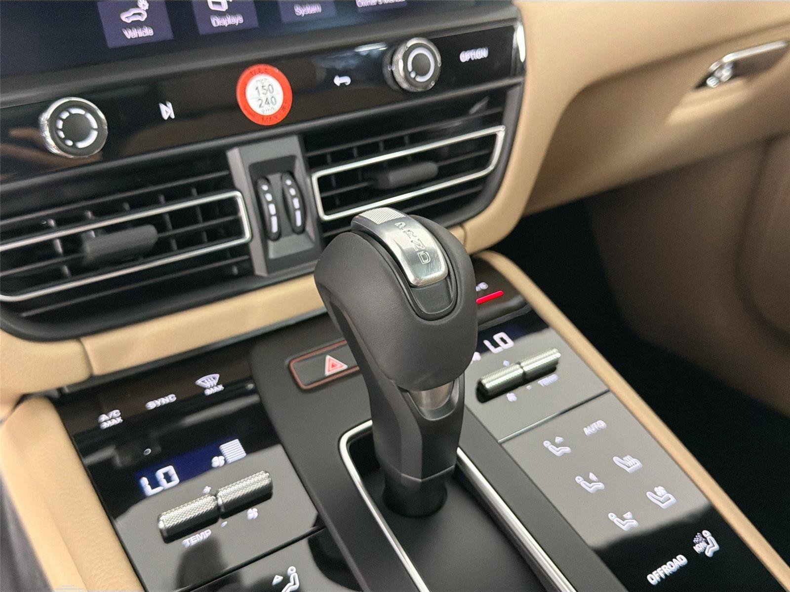 Certified 2026 Porsche Macan Turbo AWD/4WD image 34