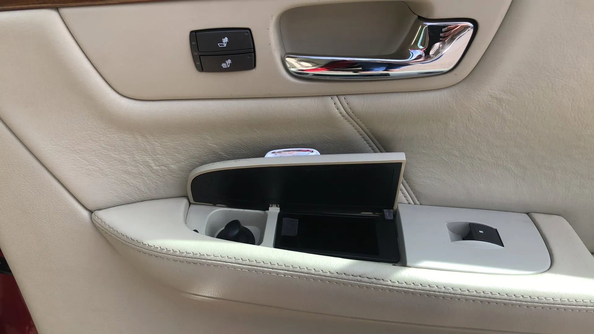 Used 2011 Cadillac DTS Platinum image 16