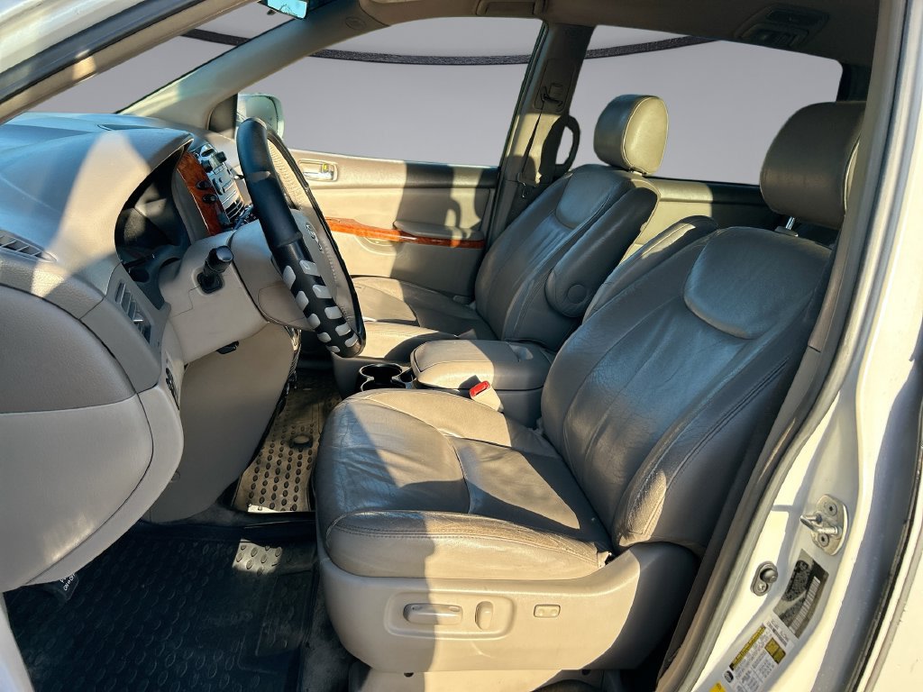 Used 2007 Toyota Sienna XLE FWD image 11