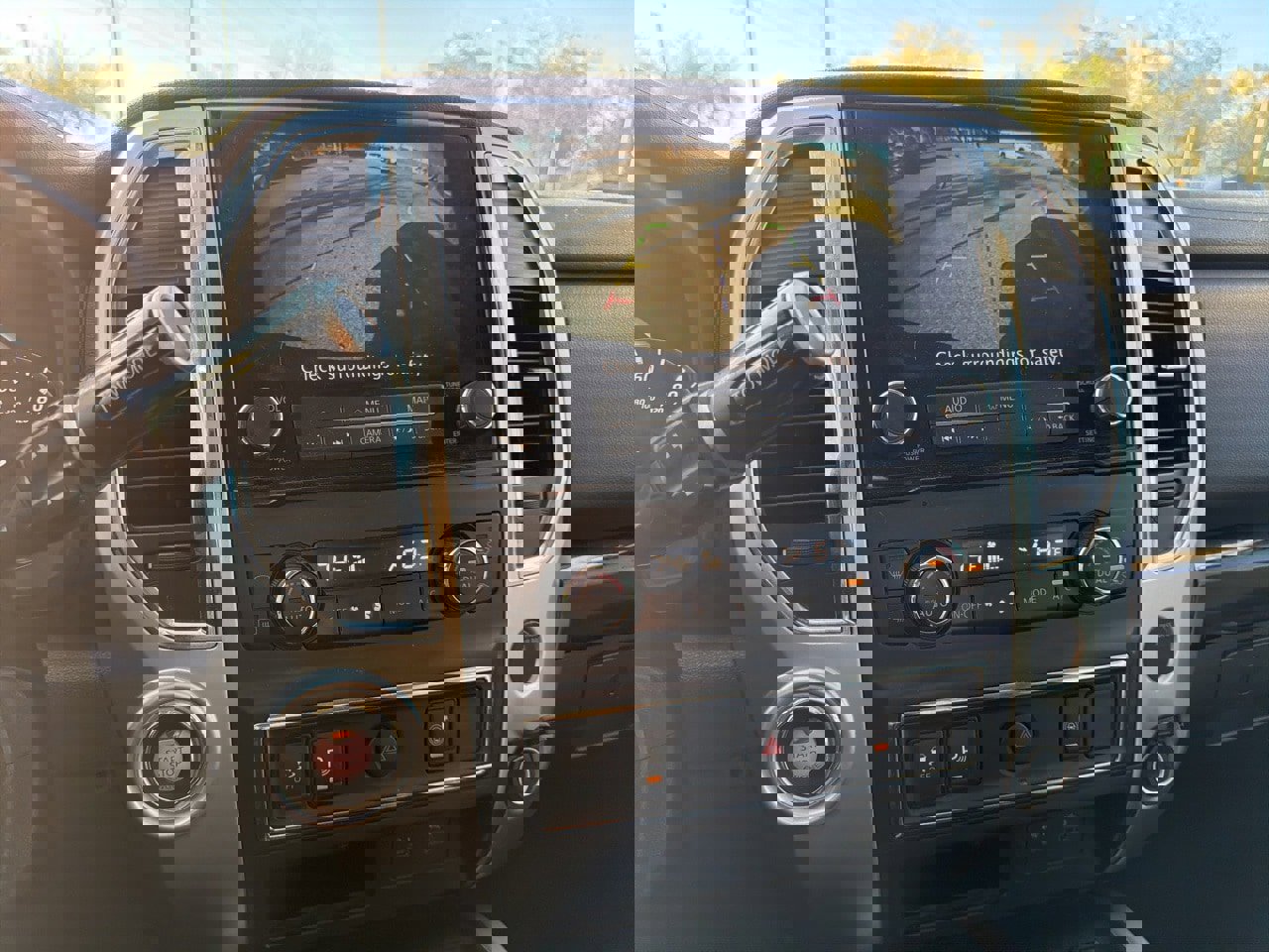 Used 2021 Nissan Titan SV w/ SV Convenience Package image 15