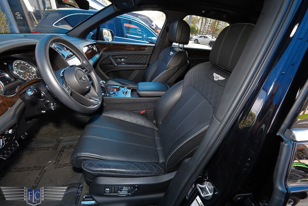 Used 2017 Bentley Bentayga image 12