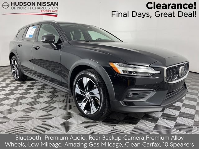 Used 2025 Volvo V60 B5 Cross Country Plus AWD/4WD image 1
