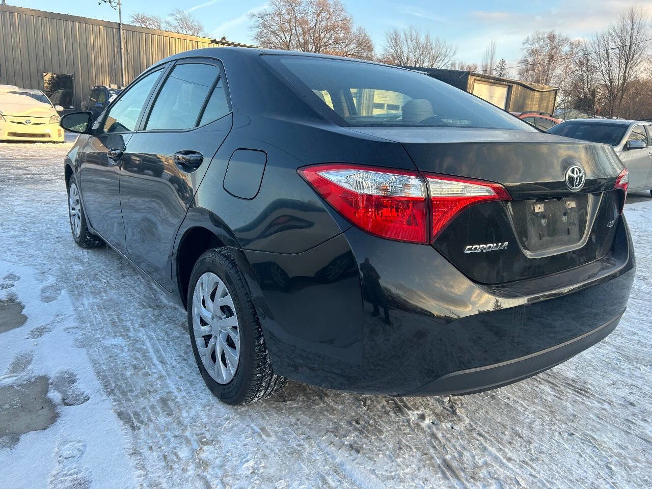 Used 2016 Toyota Corolla LE 4dr Sedan image 5
