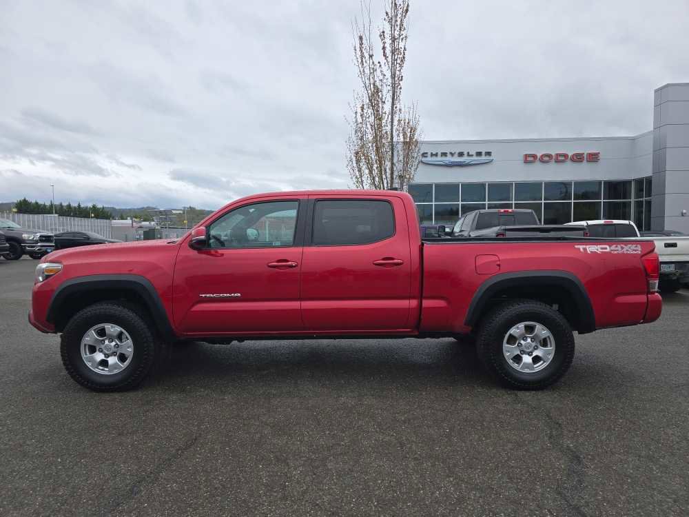 Used 2016 Toyota Tacoma TRD Off-Road w/ Premium & Technology Package image 2