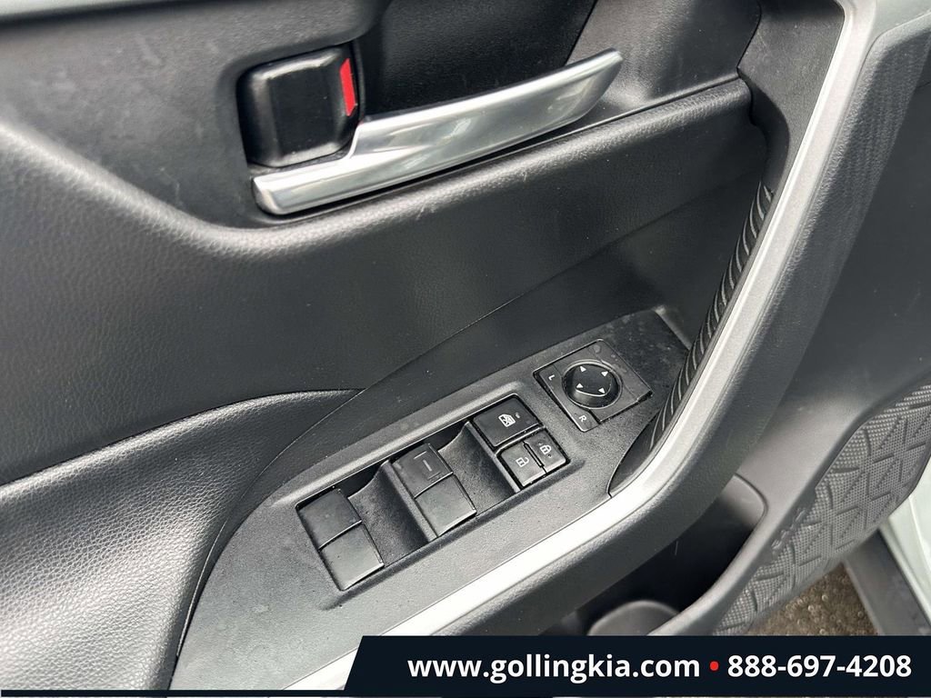 Used 2020 Toyota RAV4 XLE w/ Convenience Package AWD/4WD image 15