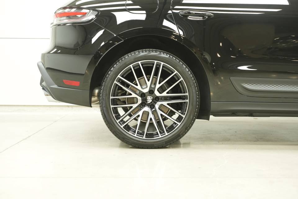 New 2026 Porsche Macan AWD/4WD image 42