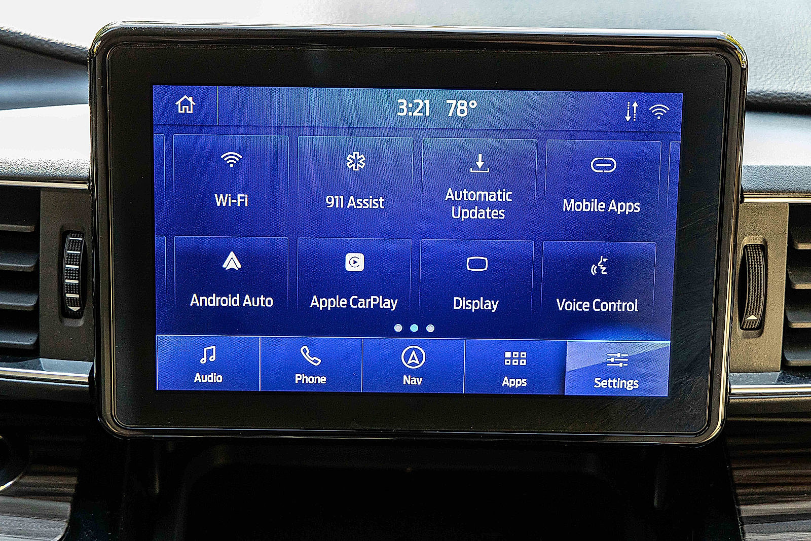 Used 2023 Ford Explorer Limited image 12