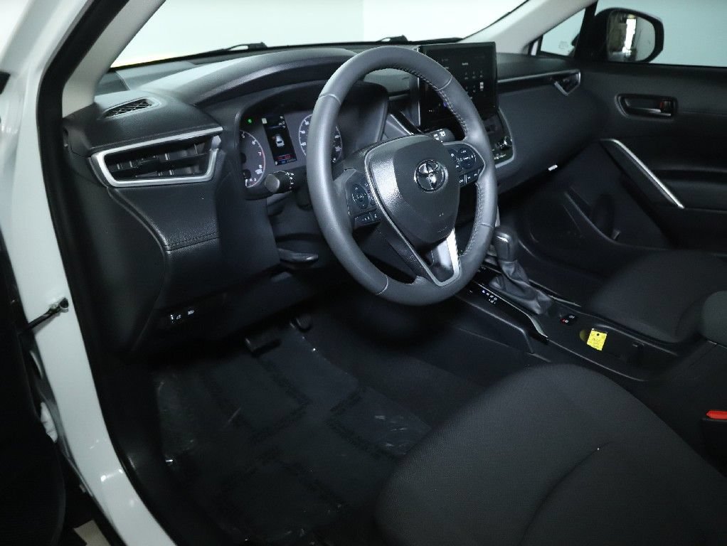 Used 2024 Toyota Corolla Cross LE FWD image 17