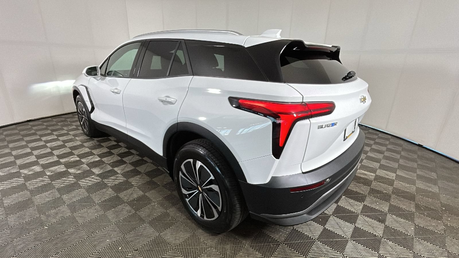 Used 2024 Chevrolet Blazer EV LT AWD/4WD image 4
