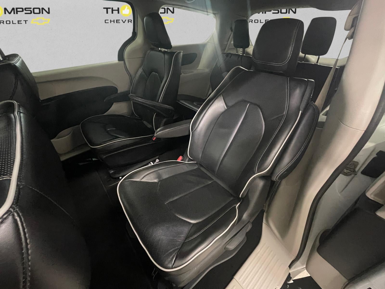 Used 2023 Chrysler Pacifica Limited FWD image 13