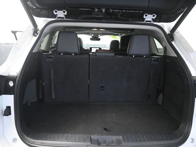Used 2023 Toyota Highlander XLE FWD image 19