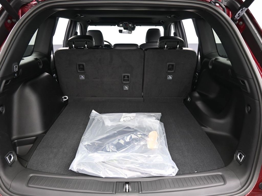 New 2025 Jeep Grand Cherokee Altitude image 16