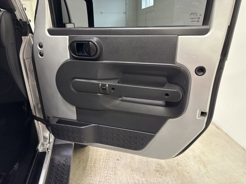 Used 2008 Jeep Wrangler Sahara w/ Dual Top Group AWD/4WD image 29