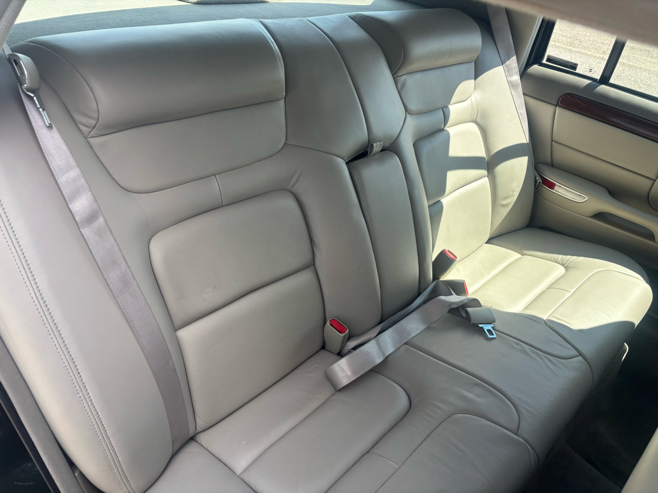 Used 1999 Cadillac De Ville Sedan w/ Comfort/Convenience Pkg image 9