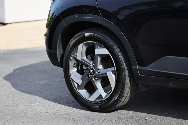 Used 2025 Hyundai Venue SEL FWD image 6
