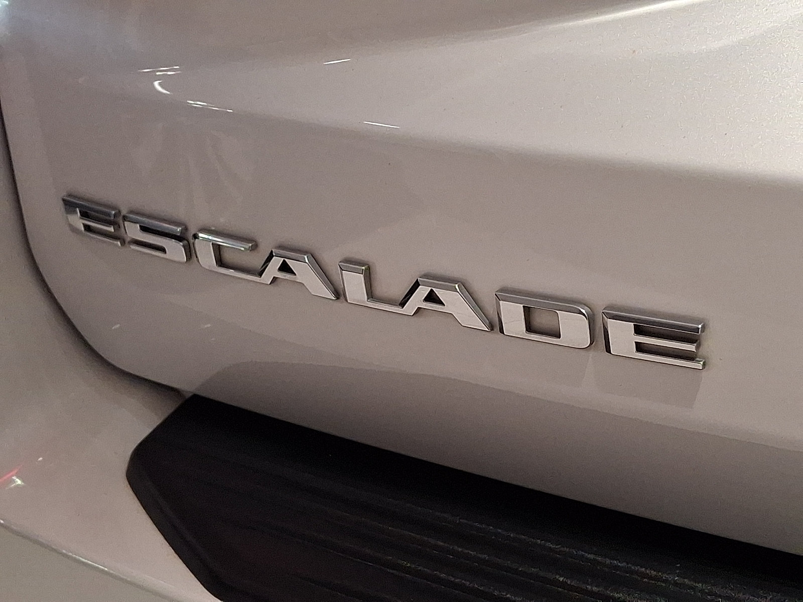 Certified 2023 Cadillac Escalade Premium Luxury AWD/4WD image 35