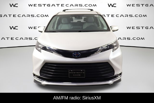 Used 2024 Toyota Sienna XLE AWD/4WD image 2