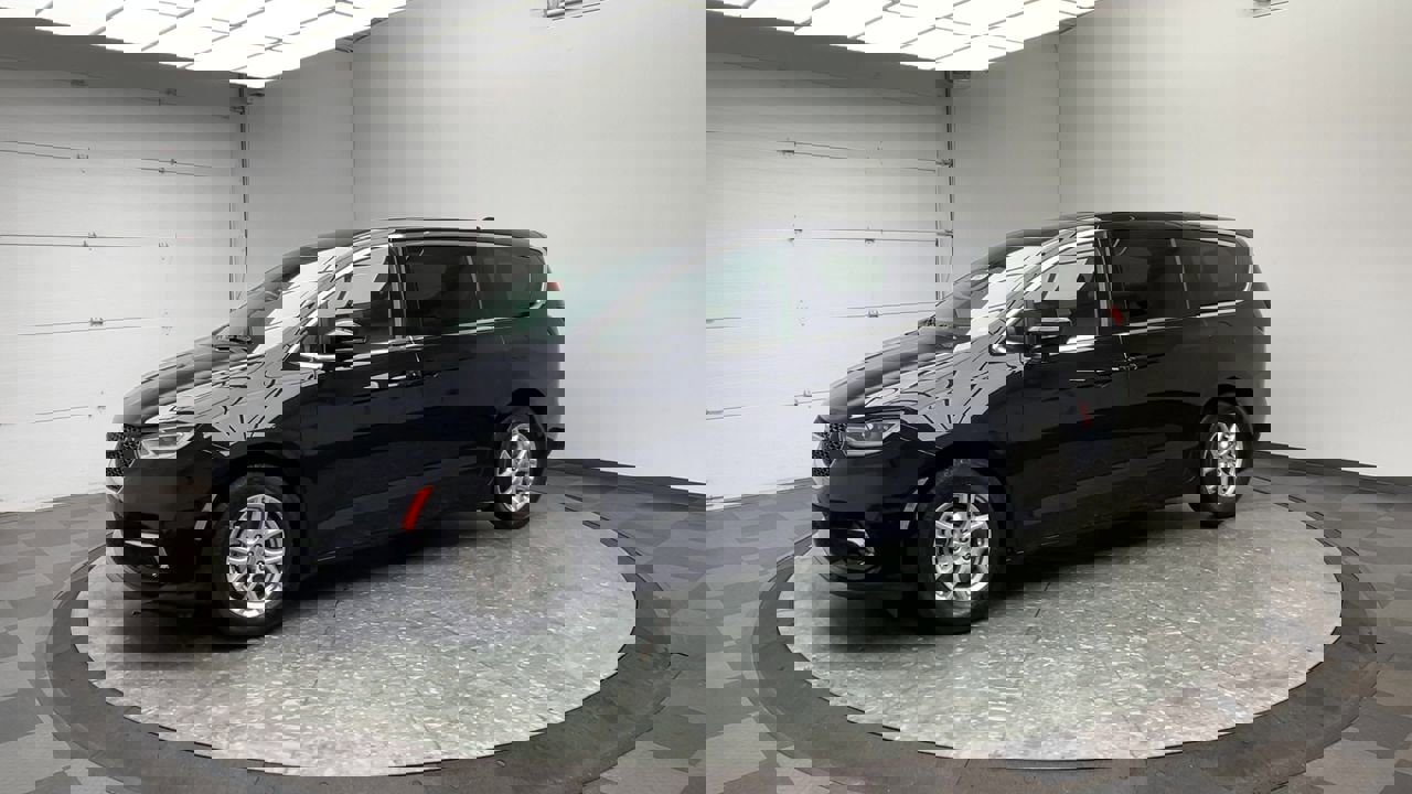 Used 2024 Chrysler Pacifica Touring-L image 35