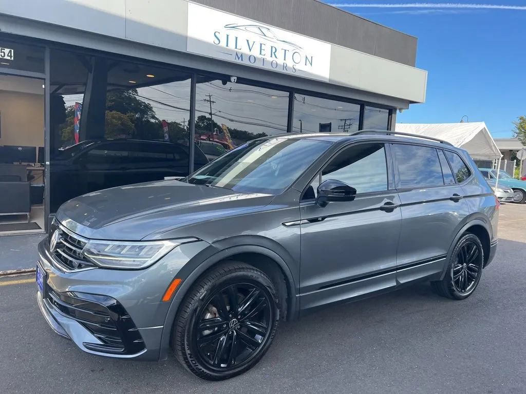 Used 2022 Volkswagen Tiguan SE R-Line image 2