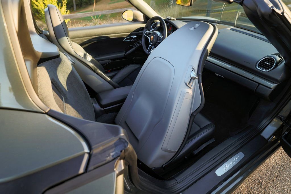Used 2021 Porsche 718 Boxster Base w/ Premium Package image 16