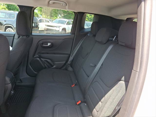 Certified 2022 Jeep Renegade Latitude w/ Convenience Group AWD/4WD image 20