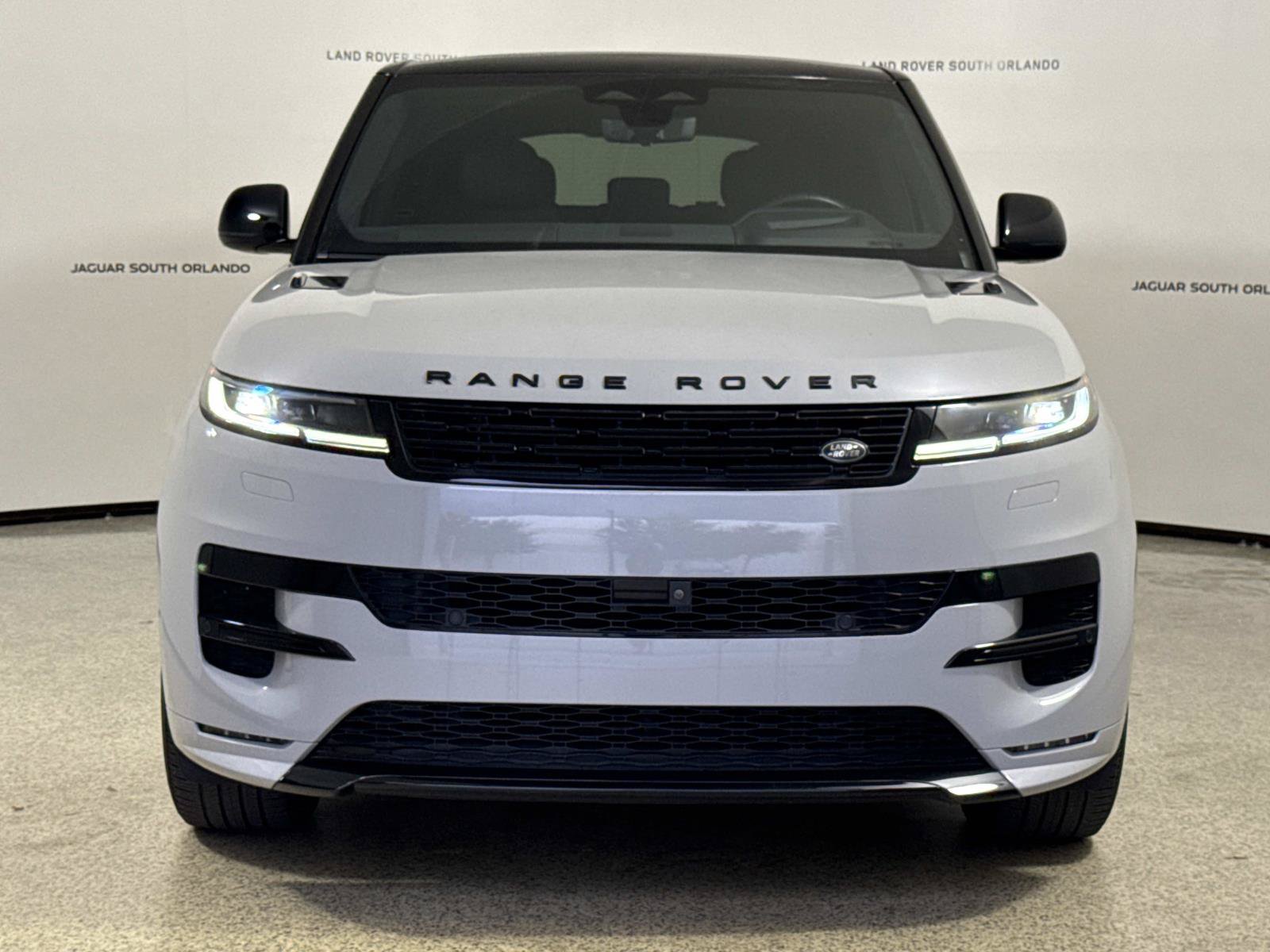 Used 2025 Land Rover Range Rover Sport Dynamic SE AWD/4WD image 9
