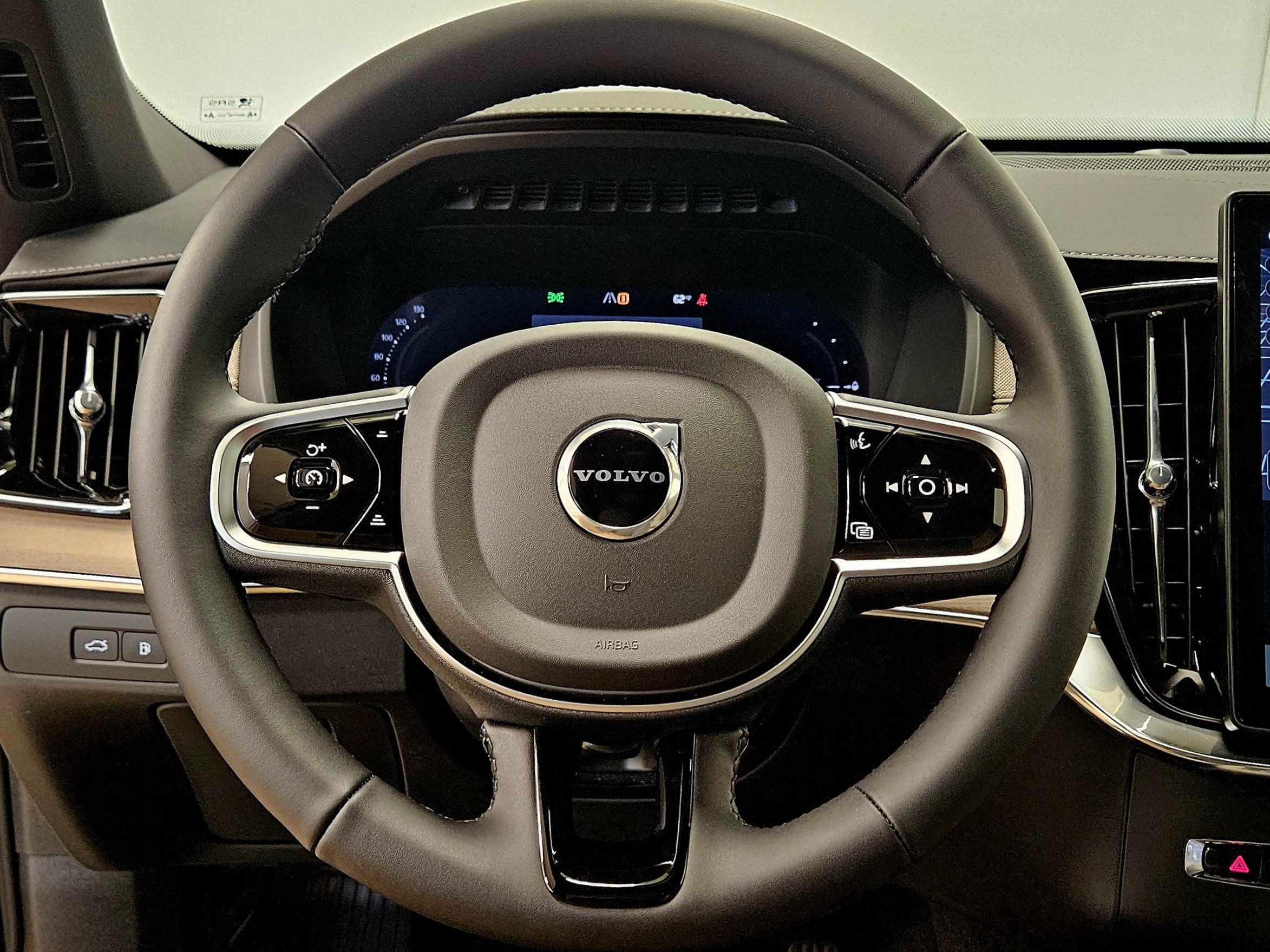 New 2026 Volvo XC90 T8 Plus w/ Protection Package Premier image 43