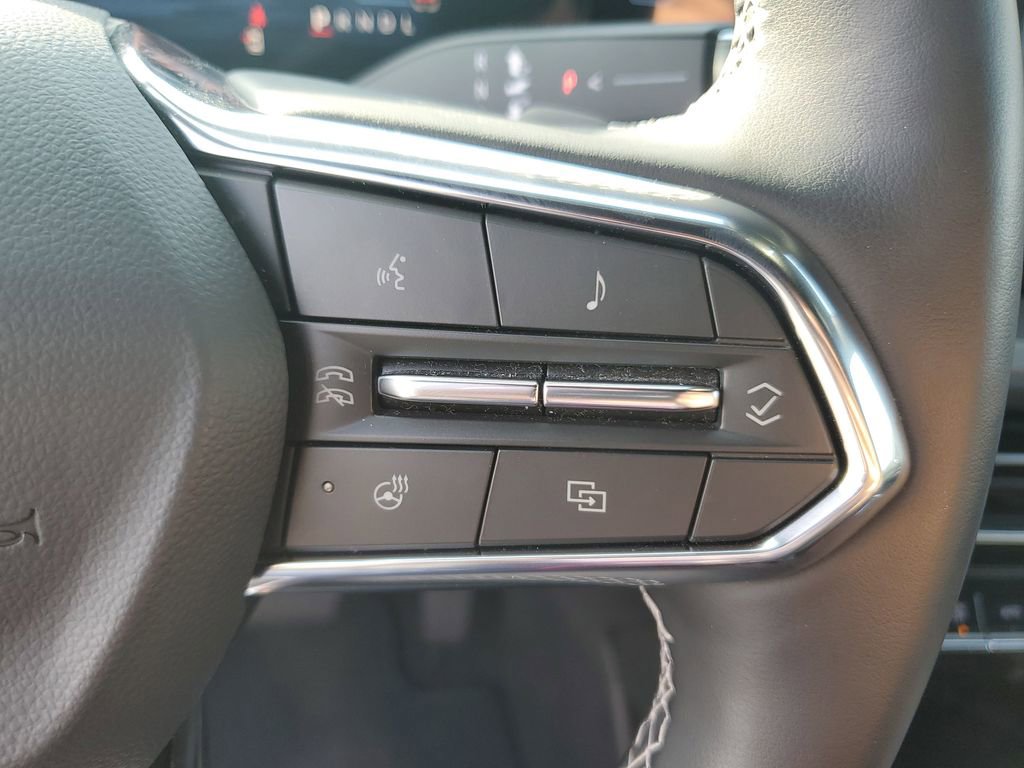 Used 2025 Chevrolet Traverse LT image 31