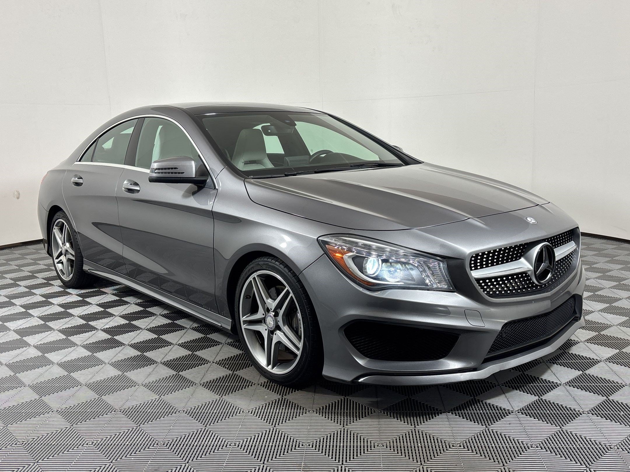 Used 2015 Mercedes-Benz CLA 250 image 7