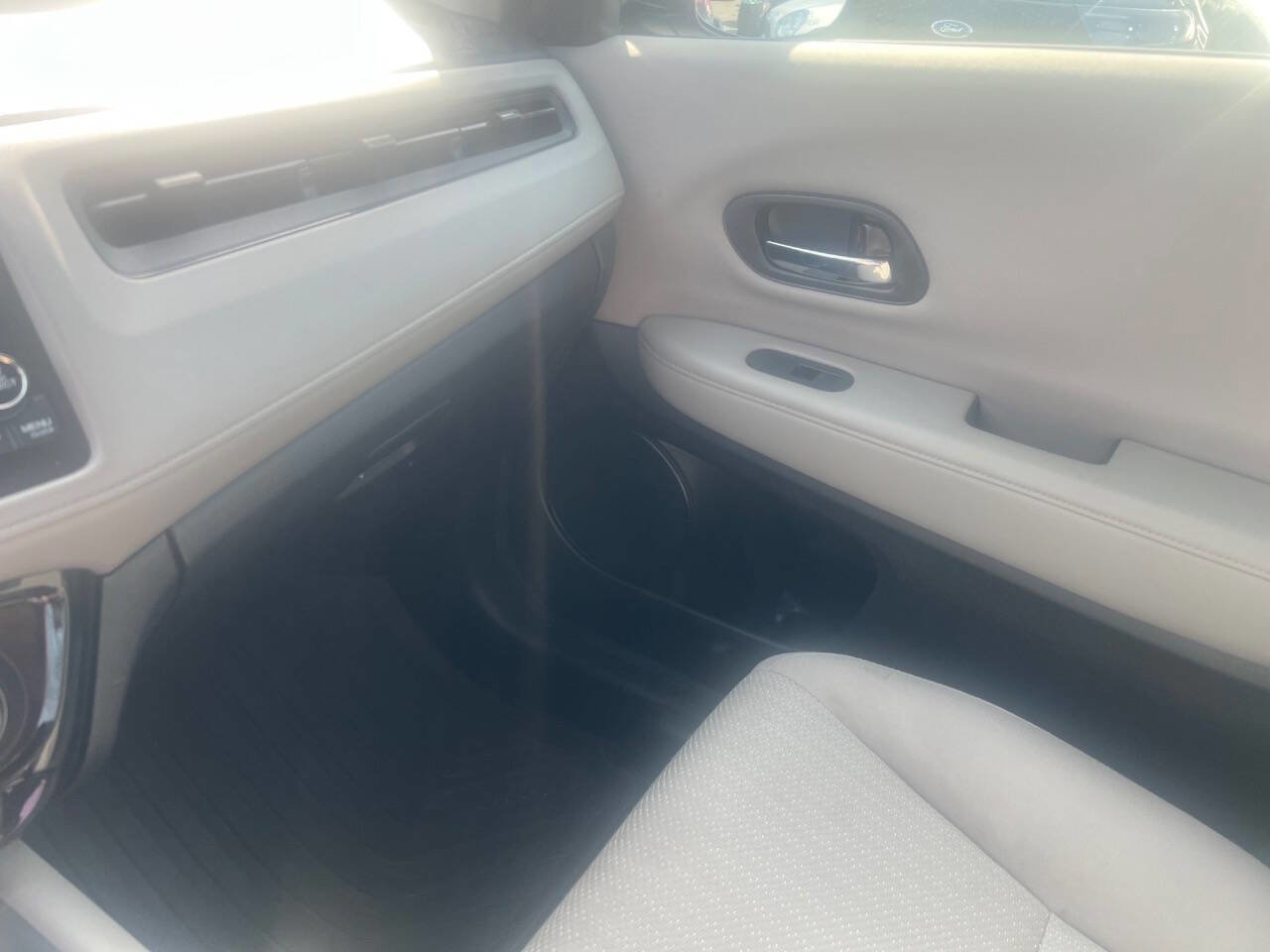 Used 2017 Honda HR-V LX image 14