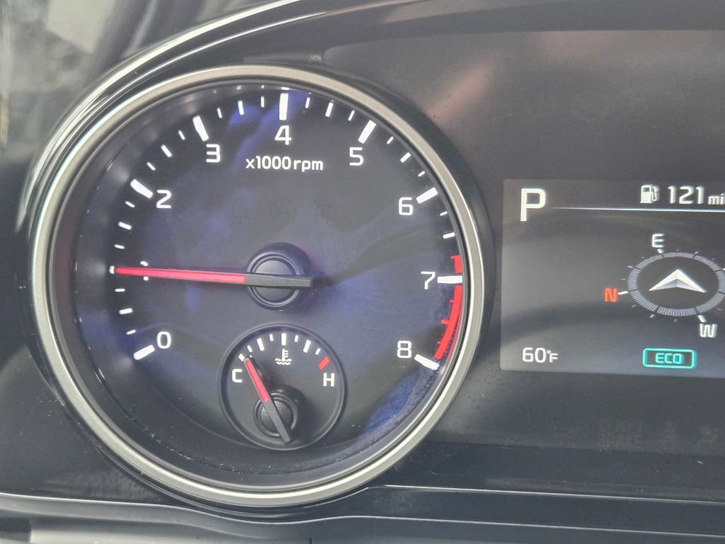 Used 2023 Kia Carnival EX image 19