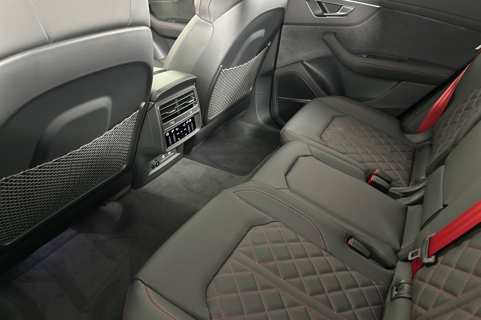 New 2026 Audi SQ8 Prestige AWD/4WD image 11