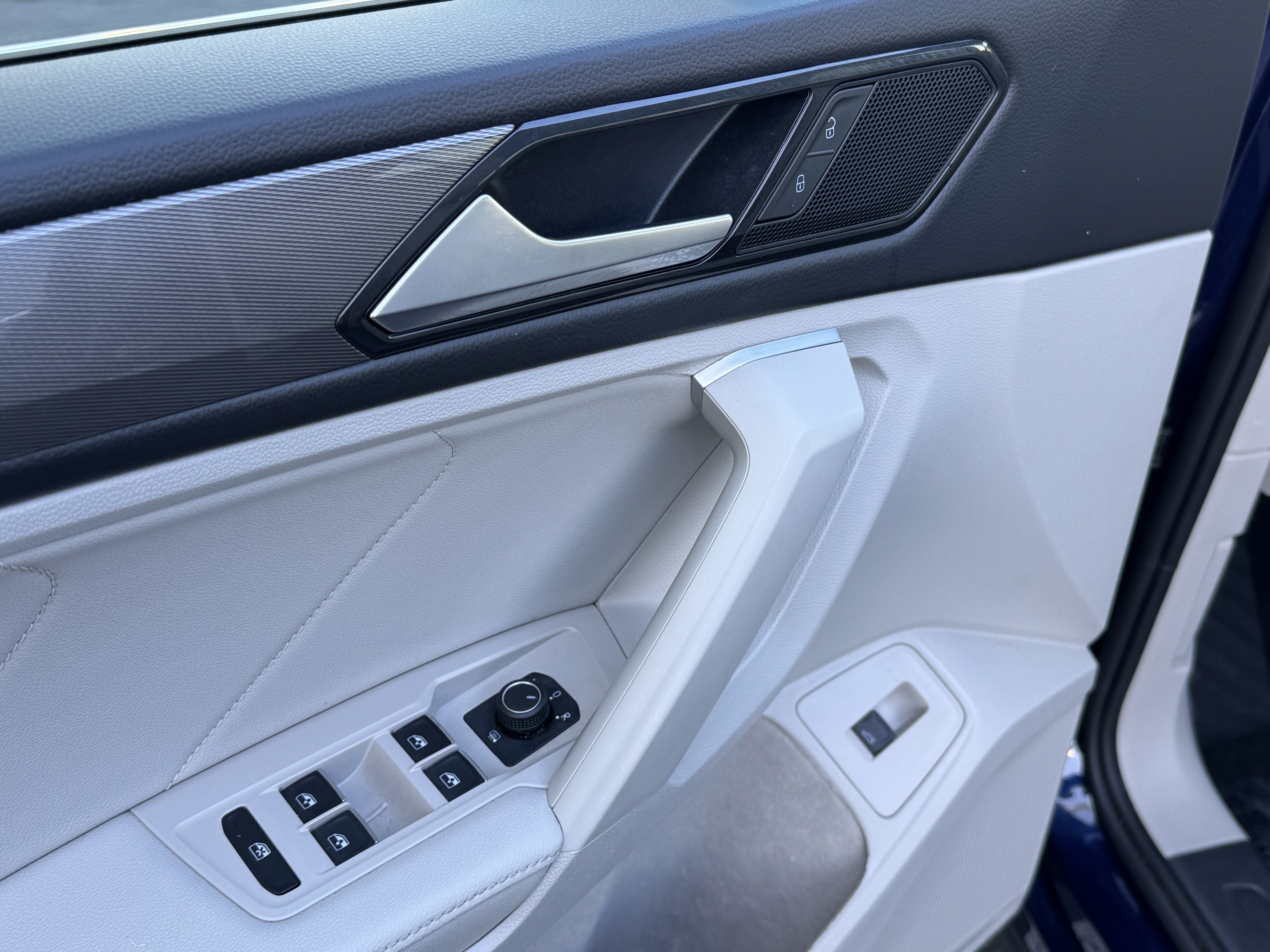Certified 2024 Volkswagen Tiguan SE FWD image 14