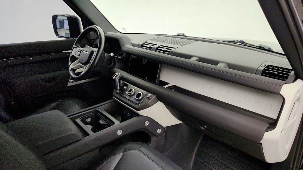 Used 2023 Land Rover Defender 110 X-Dynamic SE AWD/4WD image 25