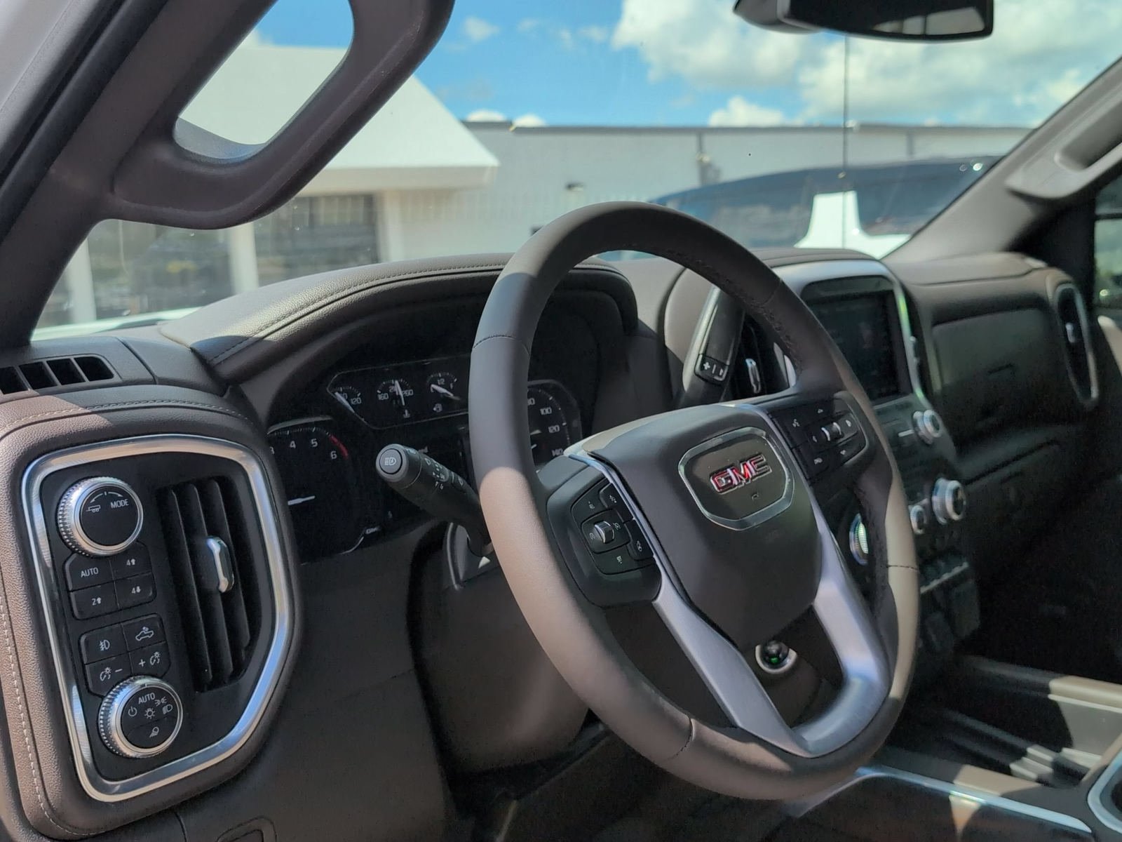 Used 2022 GMC Sierra 1500 SLT w/ SLT Premium Plus Package AWD/4WD image 11