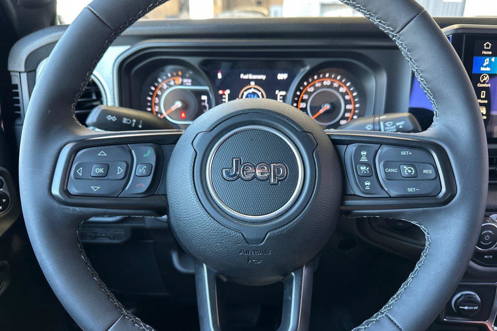 Certified 2025 Jeep Gladiator Sport AWD/4WD image 21