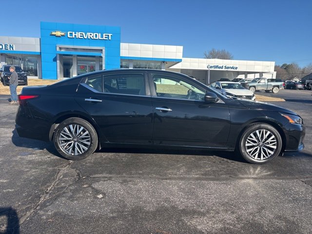 Used 2025 Nissan Altima 2.5 SV image 4