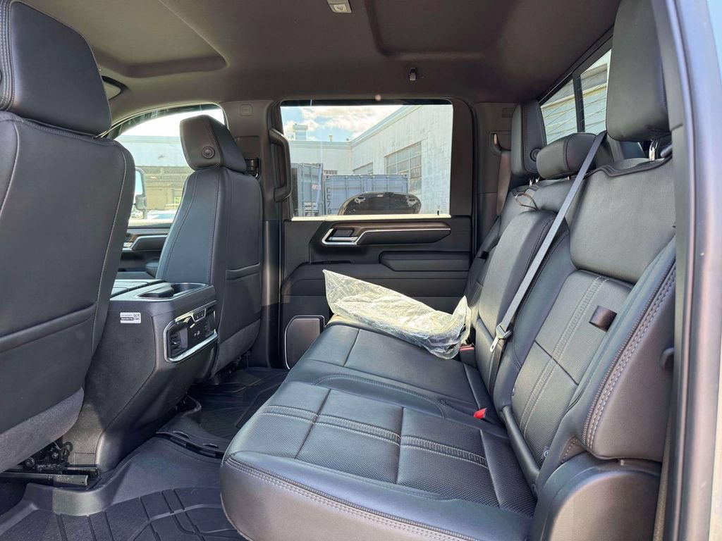 Used 2025 Chevrolet Silverado 3500 High Country AWD/4WD image 14
