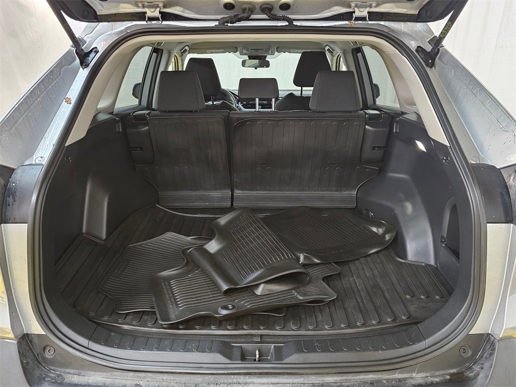 Used 2022 Toyota RAV4 LE image 14