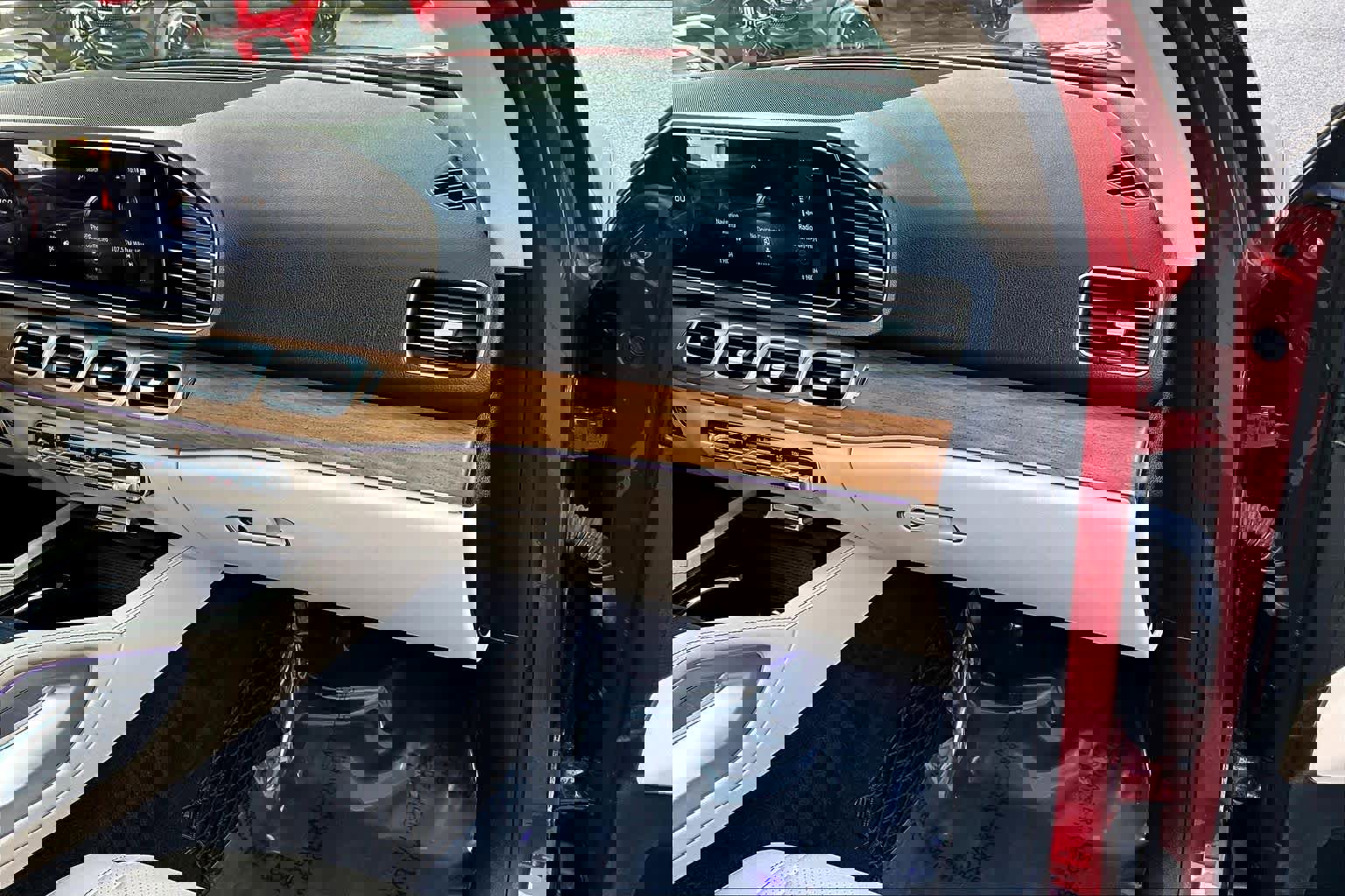 Used 2021 Mercedes-Benz GLE 350 4MATIC w/ Premium Package image 19