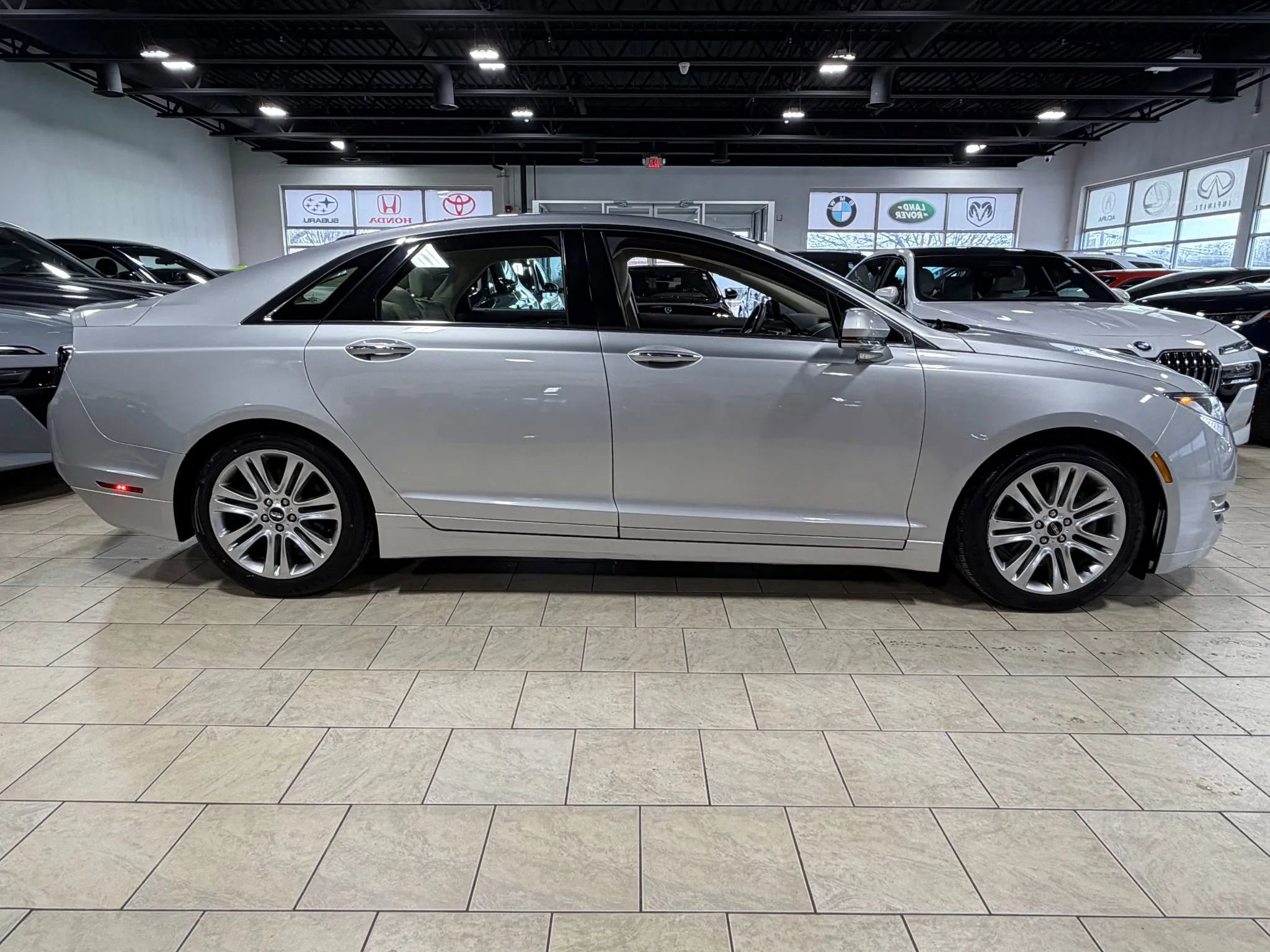 Used 2013 Lincoln MKZ image 23