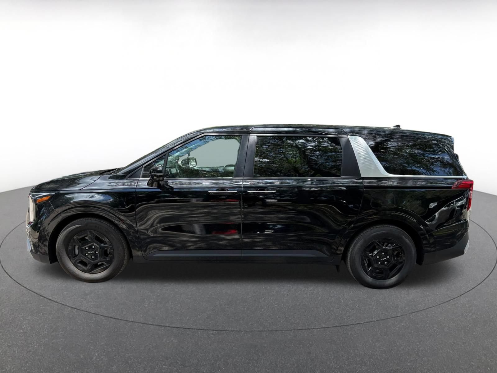 Used 2026 Kia Carnival FWD image 4