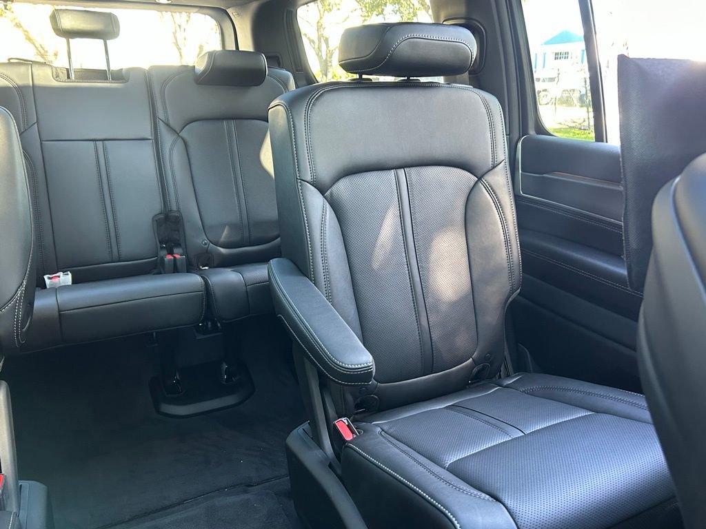 New 2025 Jeep Wagoneer L Series II w/ Premium Group I image 15
