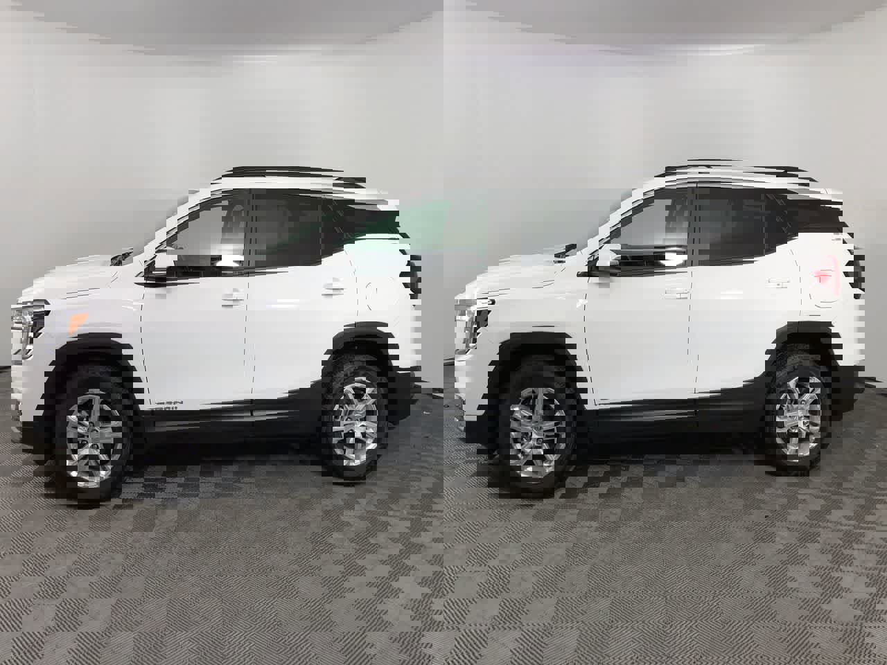 Used 2023 GMC Terrain SLE w/ Driver Convenience Package image 5