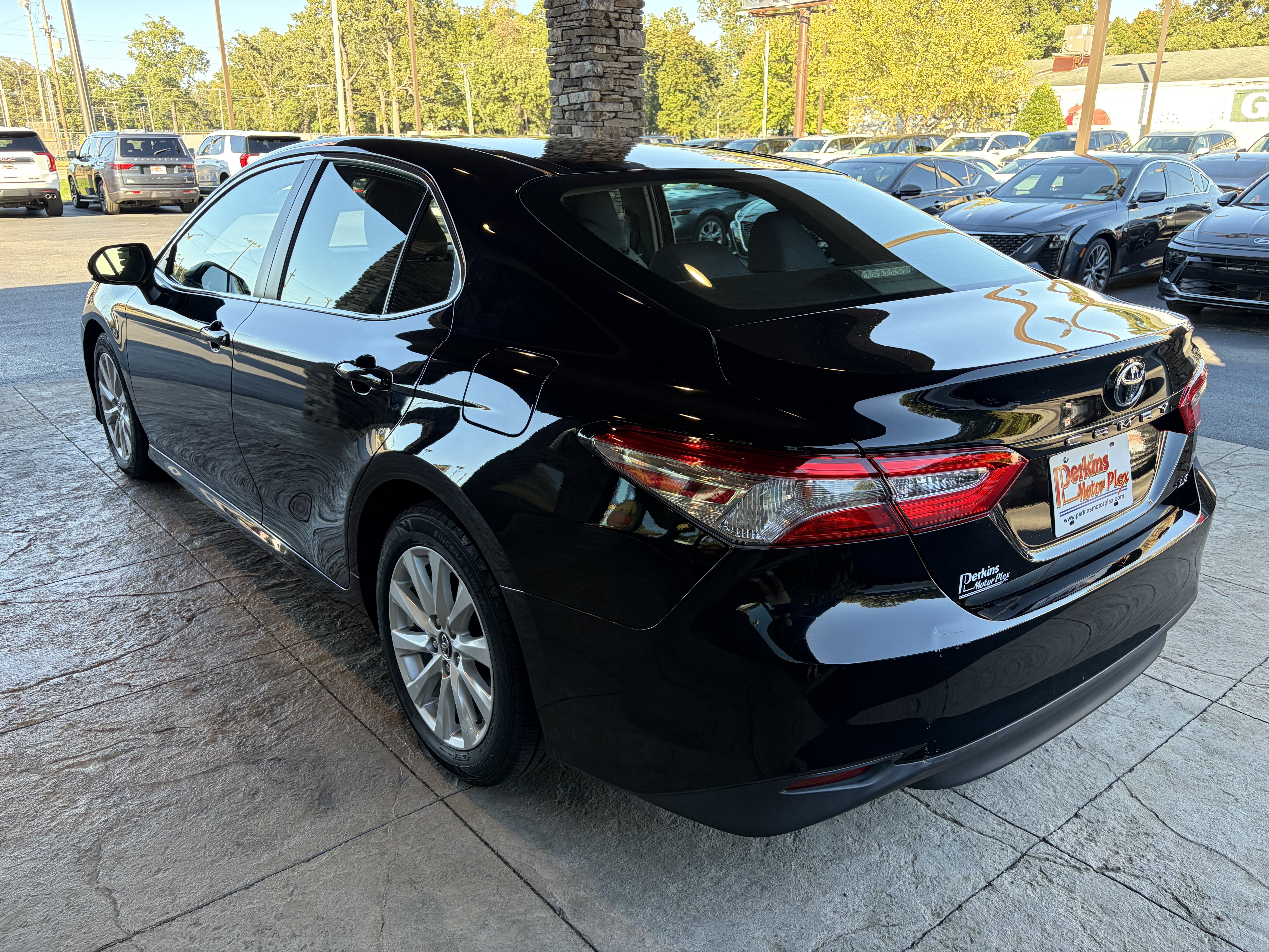 Used 2018 Toyota Camry LE FWD image 8