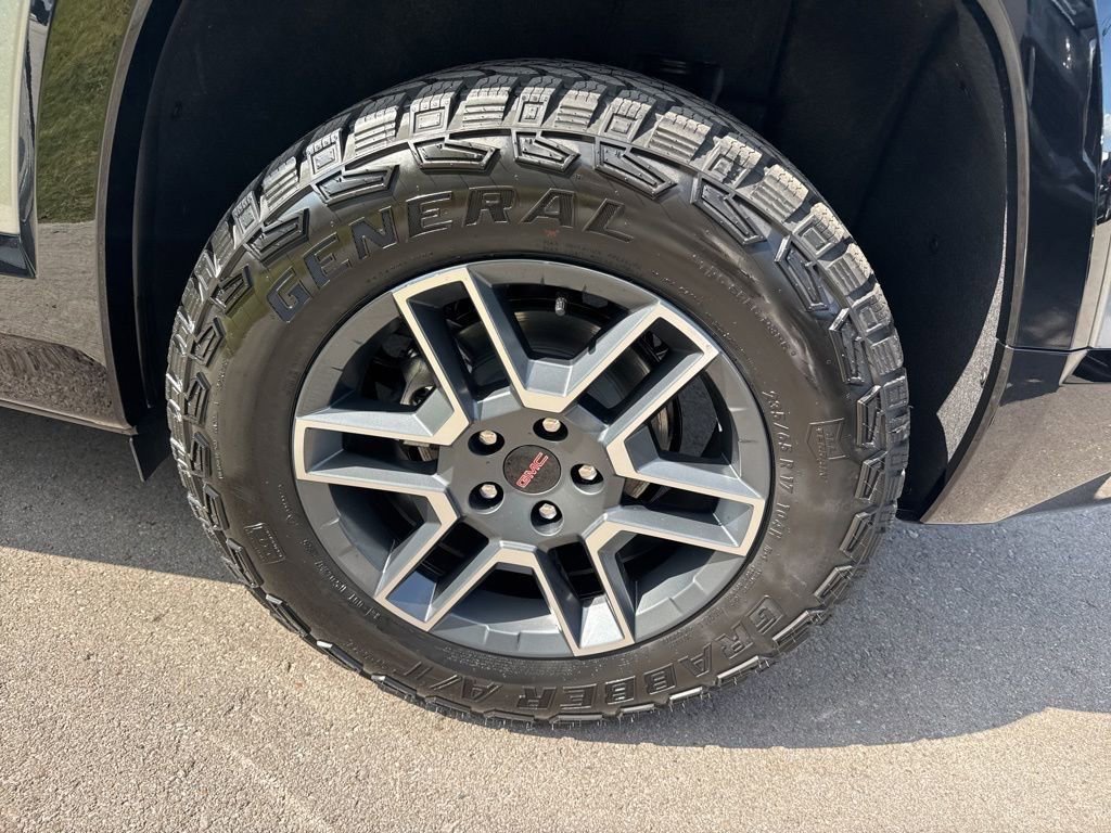 New 2026 GMC Terrain AT4 w/ LPO, Black Badging Package image 35