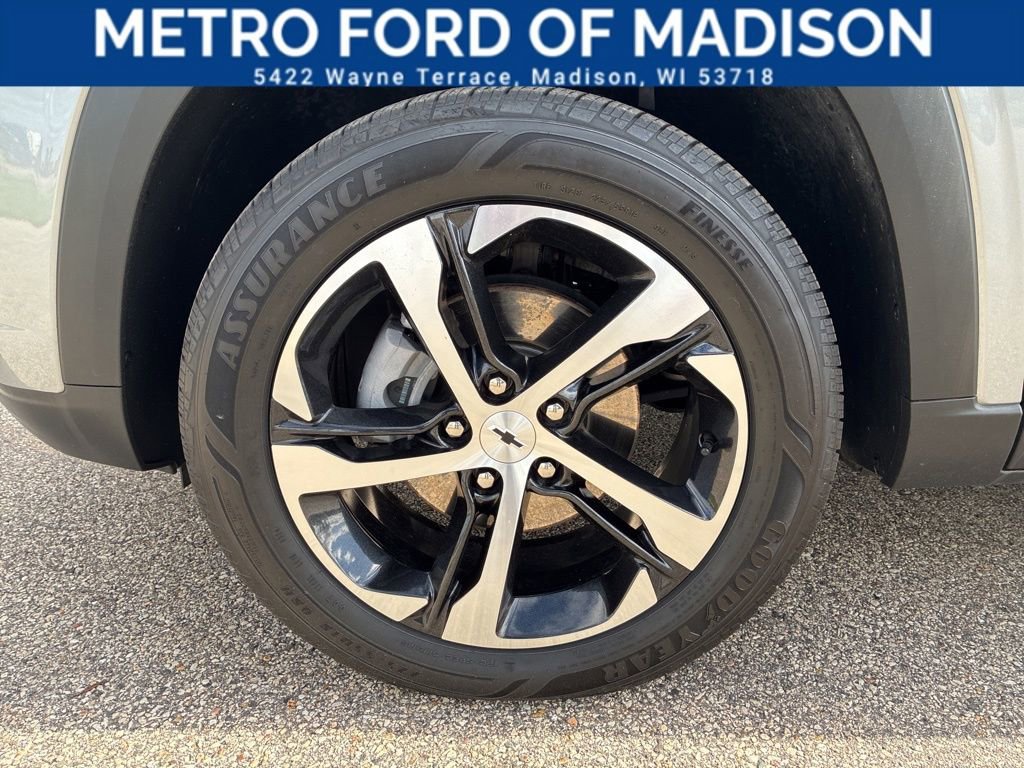 Used 2025 Chevrolet Trax RS w/ Driver Confidence Package FWD image 45