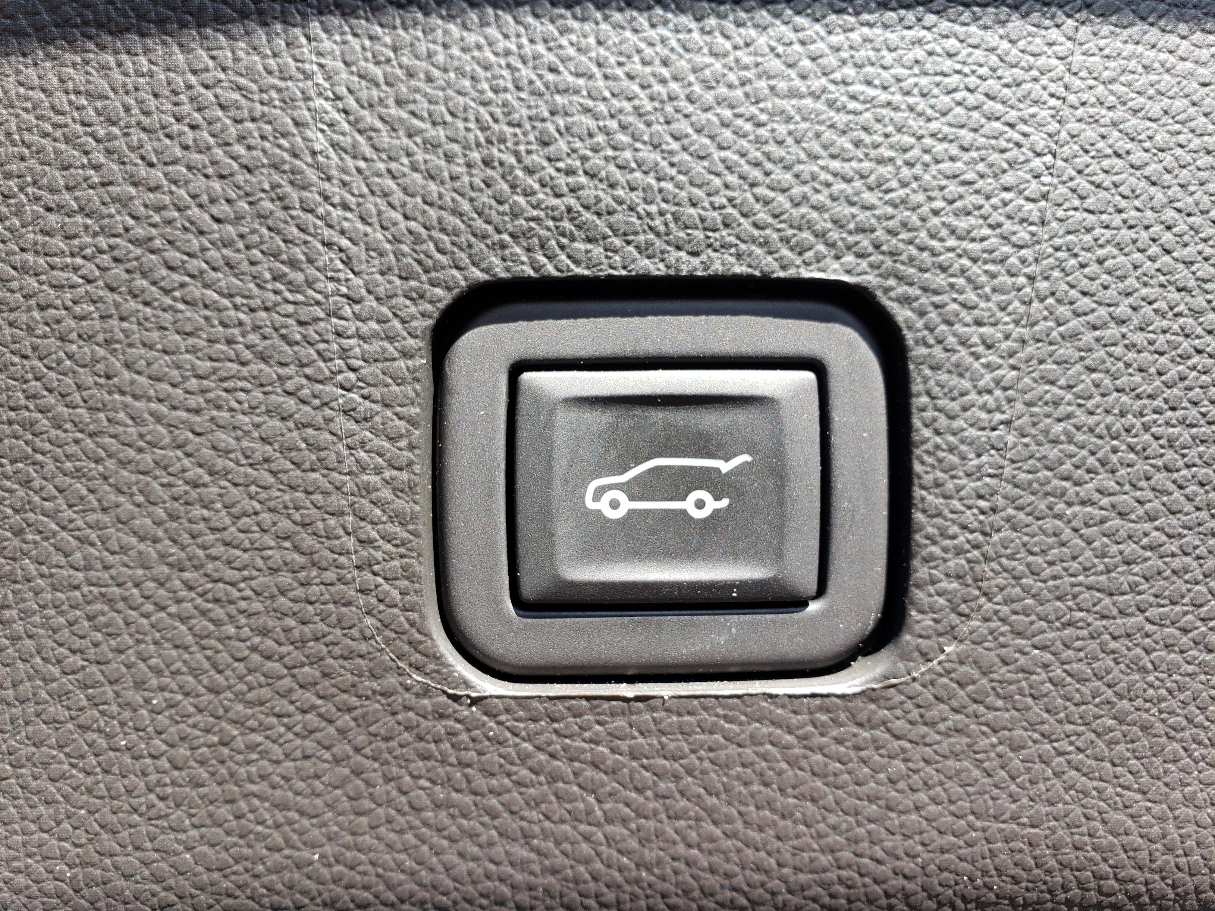 Used 2023 Chevrolet Traverse Premier image 11